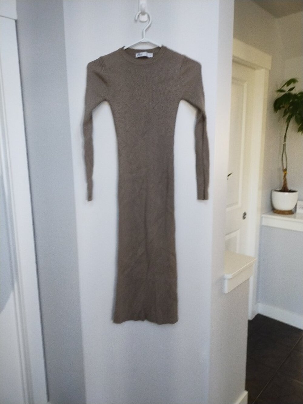 Zara long sleeve midi stretchy dress